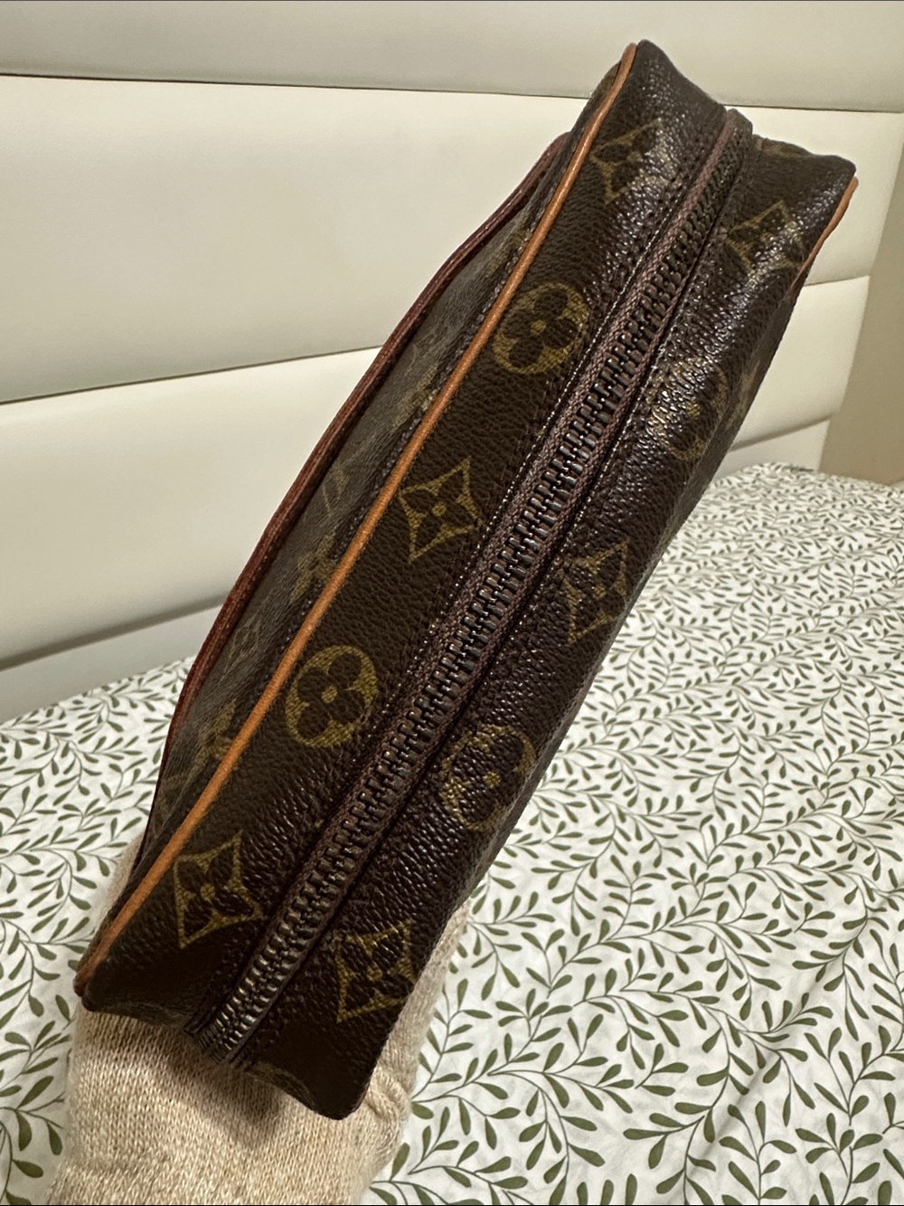 Louis Vuitton Monogram Toiletry Pouch - Picture 7 of 14